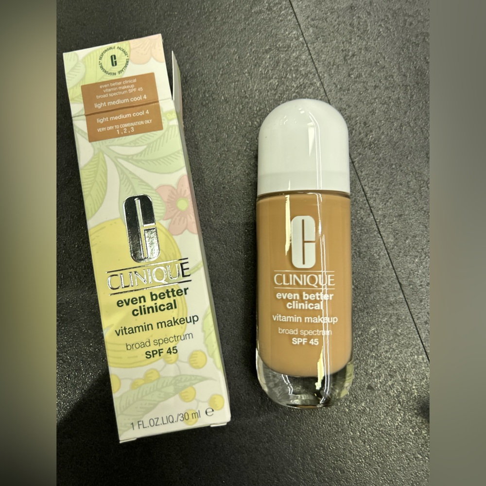 Clinique Even Better Clinical Vitamin Makeup SPF 45 - LIGHT medium COOL 4